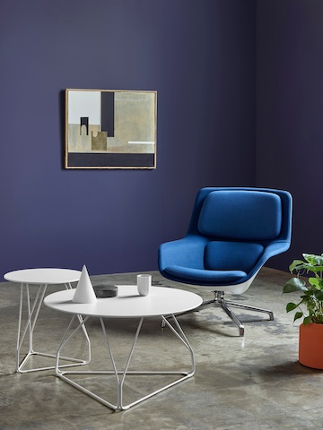 Lounge area featuring high-back Striad Lounge Chairs and Striad mid-back Lounge Chairs, Polygon Wire Tables, and Nelson Bubble Lamps.