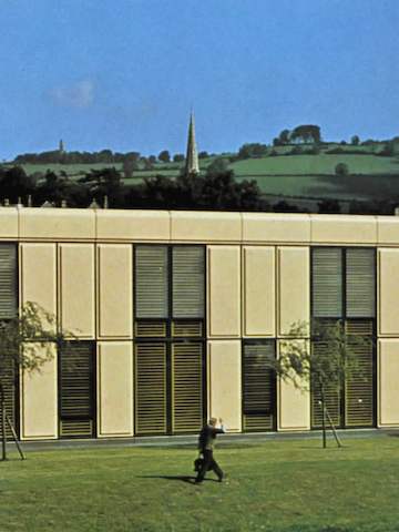 The environment should encourage fortuitous encounter and open community.